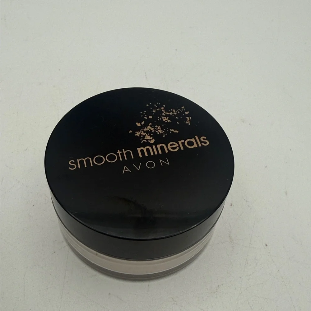 Avon discontinued Smooth Minerals Loose Foundation transparent glow M01 sealed